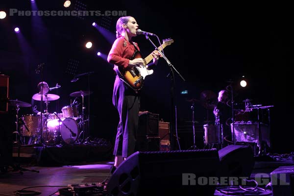 ANNA CALVI - 2011-11-07 - PARIS - Olympia - 